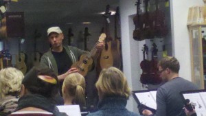 Schnelles Lernen an der Ukulele durch Schlagmuster und Zusammenspiel mit Daniel Schusterbauer (H.-P. Mederer)