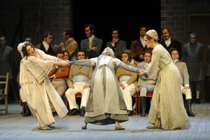 Katja Bildt (Tisbe), Tamara Gura(Angelina), Julia Neumann (Clorinda) (L. Edelhoff, Theater Erfurt)
