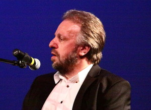 Rasmussen bei einem Auftritt 2013 in San Francisco (Canticle)