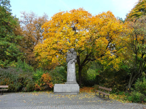 bac Das Denkmal für Grazyna Bacewicz in einem Park in Bydgoszcz (Pit1233)