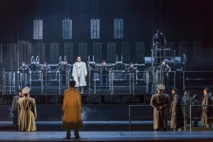otello Otello auf der Kommandobrücke. Am Samstag ging die gelungene Premiere am Erfurter Theater erst am späten Abend zu Ende. (L. Edelhoff)