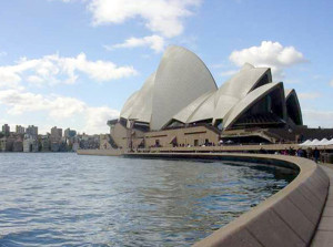 Ging wegen der außergewöhnlichen Dachform um die Welt: das Opernhaus in Sydney (Chmouel Boudjnah).