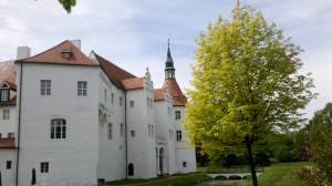 Beschaulicher Ort mit geradezu idealen Voraussetzungen für Freiluftkonzerte ist Schloss Drehna im südlichen Spreewald (H.-P. Mederer).