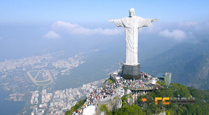 Über der Geburtsstadt des Komponisten Heitor Villa-Lobos thront die Statue des Cristo Redentor (Ricardo Cohen, 2014).