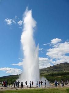 Beonders der Strokkur Geysir dürfte den isländischen Komponisten Jón Leifs zu seiner Orchesterkomposition inspiriert haben (Chris, Falmouth, UK; 15.7.2003).
