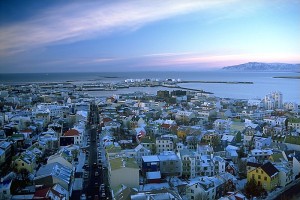 An der Musikhochschule von Reykjavik - hier vom Turm der Hallgrímskirkja aus gesehen - studierte die jüngere isländische Komponistengeneration, unter anderem Hildigunnur Runnarsdóttir und Atli Ingólfsson (Andreas Tille, 4.2.2003).