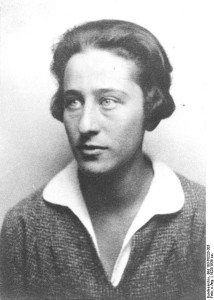 Einem sehr ernsten Sujet widmete sich Jorge Antunes (geb. 1942) mit seiner Oper Olga, die das Leben der jüdisch-deutschen Kommunistin Olga Benario-Prestes nachzeichnet (Allgemeiner Deutscher Nachrichtendienst - Zentralbild, Bild 183).