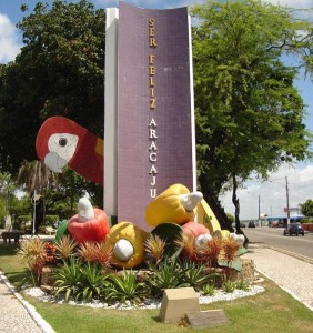 "Sei glücklich!" So freundlich begrüßt man Gäste in Aracaju, dem Geburtsort des Musikers Luis Americano. Hier fing alles an, nicht zuletzt dank Vater Jorge, der selbst eine Band dirigierte (Bruno Coitinho Araújo, 28.12.2006).