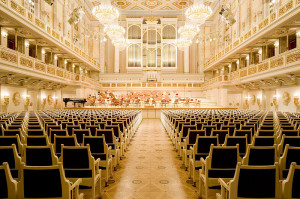 Im großen Saal des Berliner Konzerthauses ist zu hören (Christian Nielinger 2008, freig. d. Konzerthaus Berlin).