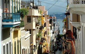 So präsentieren sich heute die Straßenfluchten in der Altstadt von San Juan, Puerto Ricos Metropole (30.12.2006, http://www.flickr.com/people/ 37244380@N00/).