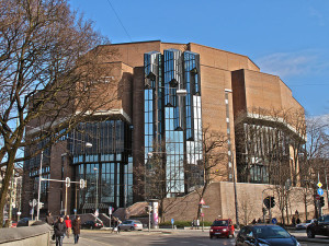 In der Philharmonie am Münchener Gasteig waren zum Weihnachtsfest 2015 die Truppen des Budapester Operettentheaters zu Gast (Schlaier, 25.2.2011).