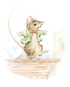 In Beatrix Potters "The Story of Miss Mopped" steppt die Maus eine Jig auf dem Geschirrschrank (1906, p.d.).