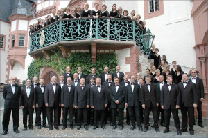 Der Bachchor Mainz, hier am Weilburger Schloss, tritt am Karfreitag dieses Jahres mit Bachs Johannespassion in der Christuskirche auf (Volker Oehl, 15.5.2009).