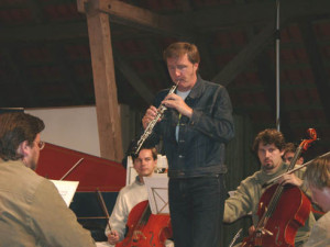 Am 3. März ist Albrecht Mayer mit einem Oboenkonzert von Benedetto Marcello und Bschs Doppelkonzert im Kammermusiksaal der Berliner Philharmonie zu hören (UninvitedCompany, 10.2.2006, GNU Free Lic. Doc.).