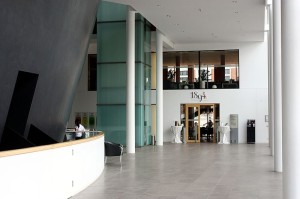 Im Theater Erfurt: Das 7. Symphoniekonzert der Saison am 11. und 12.2.2016 steht unter der Ägide von Samuel Bächli (Dguendel, 22.5.2011).