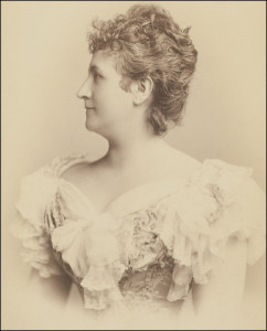 In späteren Jahren ihres Wirkens als Pianistin und Komponistin lebte Teresa Carreño am Berliner Kurfürstendamm (ca. 1903, Julius Schaarwächter, US p.d.).