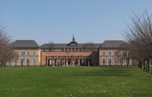 Das Grassi-Museum beherbergt außer einer umfangreichen Ausstellung Angewandter Kunst über eine (weltweit) einzigartige Musikinstrumentensammlung (Dirk Goldhahn, 5.4.2009).
