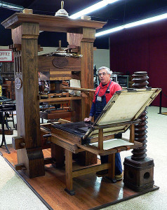 Sie begründete die (modernen) Massenvervielfältigung von Druckerzeugnissen: Gutenbergs Maschine (PrintMus 038, 21.2.2009, Vlasta2, J. Small).