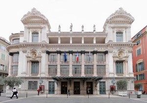 An der Oper von Nizza inszenierte Erfurts Intendant Guy Montavon kürzlich Cherubinis "Médée" (Qjafcc, 1.5.2012, p.d.).