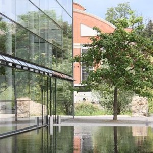 Das neue Angebot des Theaters Erfurt in der Saison 2016/17 bietet Altbekanntes ebenso wie Zeitgenössisches, Alte Musik und ein themenbezogenes Programm (22.5.2011, Dguendel, GNU Free Doc. Lic.).