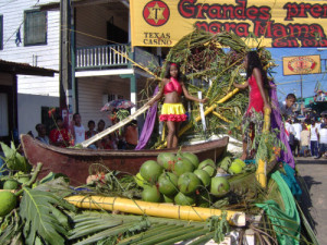 Auf dem Maifest mit Aufführungen des Palo de Mayo in der ostnicaraguanischen Stadt Bluefields (Verde 562, 7.9.2007, p.d.)