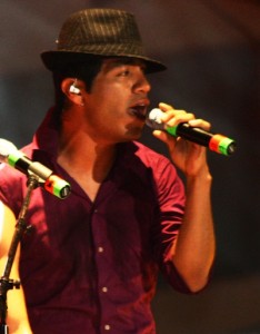 Der Sänger Samo während des Auftritts mit seiner Band Camila anlässlich des 3. Latino-Festivals in Managua (Jorge Mejía peralta, 15.7.2007)