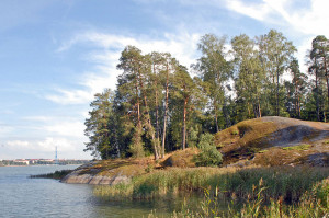 Die Insel Seurasaari vor Helsinki steht auch in den Weißen Nächten 2016 wieder für ein berauschendes Folklore- und Tanzfest ein (Jean-Pierre Dalbera, 12.8.2008, Freilichtmuseum Seurasaari, p.d.).