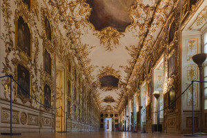 Aus der Münchener Schaffenszeit Evaristo Felice Dall'Abacos in der ersten Hälfte des 18. Jahrhunderts stammen auch etliche Bilder der Porträtgalerie in der Residenz (Jebulon, 22.10.2013, p.d.).