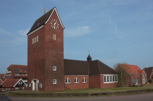 Einen Besuch wert ist heute das abendliche Violinkonzert mit Franziska König in der evangelischen Kirche von Baltrum (Stefan Oemisch, 5.3.2009, GNU Free Doc. Lic.).