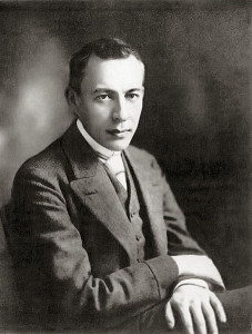 Wollte Sergej Rachmaninoff die Konzertgänger bei späteren Zugaben seines cis-Moll-Präludiums wirklich noch erfreuen oder handelte es sich um eine Veräppelung? (Fotografie von 1901 s. http://www.senar.ru/ photos; US p.d.).