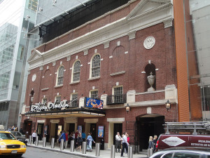 Zur Zeit des Musicals "Anything Goes" am New Yorker Stephen Sondheim Theatre (11.5.2011, OptimumPx, US p.d.)
