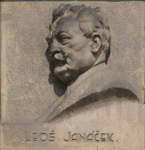 An der Volksoper Wien führte Julia Jones mit großem Erfolg Janáčeks Oper "Die Ausflüge des Herrn Brouček" auf. (Michal-Maňas-CC-Liz-25.4.2006).