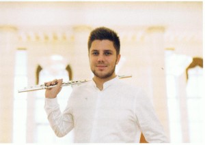 Der russische Flötist Matvey Demin gewann u.a. bei der All Russia Woodwinds Competition 2005 und beim ARD-Musikwettbewerb 2010. Am 27. und 28. Oktober 2016 hatte er im Theater Erfurt das Publikum ganz auf seiner Seite (Egor Petukhov; Theater Erfurt).