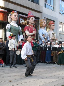 Germán Rodríguez zelebriert den baskischen Aurresku in Pamplona / Navarra (Jorab, 14.12.2007, GNU Free Doc. Lic.).