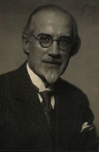 Der bulgarische Komponist Dobri Christow setzte sich insbesondere für die Überlieferung, Pflege und Adaptation der Volksmusik seines Landes ein (Central State Archive Sofia, vor 1945, p.d.).