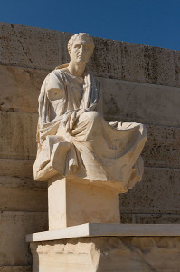 Menander-Statue im Dionysos-Theater von Athen (Jebulon, 17.5.2015, Creative Commons CC0 Lic.)