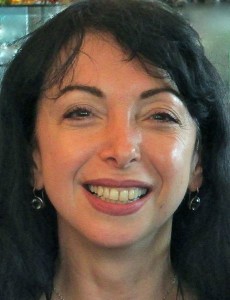 Eliane Rodrigues ist eine international bekannte Pianistin und trat auch immer wieder mit eigenen Kompositionen wie den Momentos musicais in Erscheinung (Polla ta deina, 23.6.2013, CC-Liz.).
