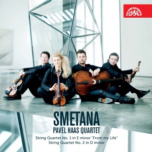 Wiederum eine vollblütige und durchdachte Interpretation lieferte 2015 das Pavel Haas Quartet mit Smetanas beiden Streichquartetten (B00TKG6X2O, Supraphon Records).