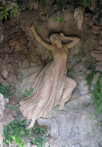 Relief der Nymphe Echo in Barcelonas Parc del Laberint d'Horta, Tilff F. Teenck, 16.4.2008, CC-Liz.)