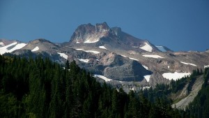 Wörtlich zu nehmen: "Echo Rock" - ein imposanter Vulkanberg im Mount Rainier National Park im US-Bundesstaat Washington (brewbooks, 19.8.2006, CC-Liz.)