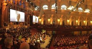 Im Konzertsaal der Sydney City Hall anlässlich eines Memorials (Wikiain, 5.11.2014, CC-Liz.)