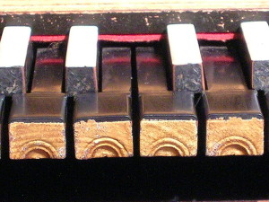 Detail der Tastaur eines Taskin-Cembalos aus dem Jahr 1788 im Hamburger Museum für Kunst und Gewerbe (3.9.2007, Retour1717, p.d.)