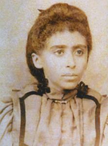 Unter anderen lieferte die drei Jahre jüngere und früh verstorbene Dichterin Auta de Souza Texte für Celeste Jaguaribes Lieder (1900, Dom. público).