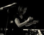 Alice Humphries dirigiert (Australian Music Centre).