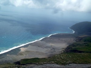 an der Ostküste der gelegentlich von Vulkanausbrüchen bedrohten Karibikinsel Montserrat (Edgar El, 4.3.2012, CC-Liz.)