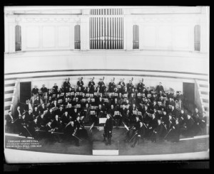 1891 übernahm Theodore Thomas das neu gegründete Chicago Orchestra, das ab 1906 seinen Namen trug und seit 1912 als Chicago Symphony Orchestra firmiert (5.2. 1907, LCCN2007663605, US p.d.). 