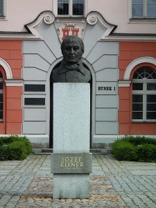Die Büste in Grodków erinnert heute an den bedeutenden Musiktheaterdirektor und produktiven Komponisten Józef Elsner (1769 - 1854).