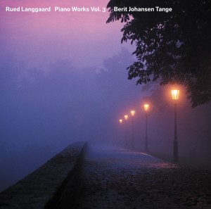 Die Pianistin Berit Johansen Tange legte vor kurzem den dritten Teil der viel beachteten Edition des Klavierwerks von Rued Langgaard vor (Dacapo Records, 2017, Code 6.220631).