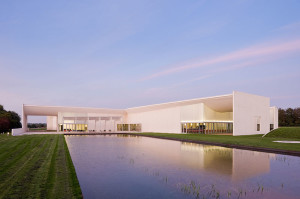Am HEART, dem Museum of Contemporary Art von Herning im mittleren Westen Jütlands ist das auch durch zahlreiche Aufnahmen renommierte Ensemble Midtvest zu Hause (Iwan Baan, 14.2.1013, CC-Liz.).