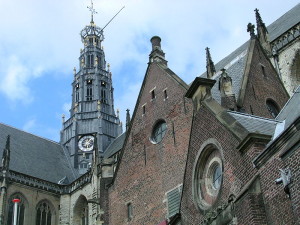 Turm der St.-Bavo-Kirche in Haarlem, an der Jan Pieterszoon Sweelinck wohl von drei Musiklehrern profitierte (10.8.2005, Romary, GNU Free Doc. Lic.)